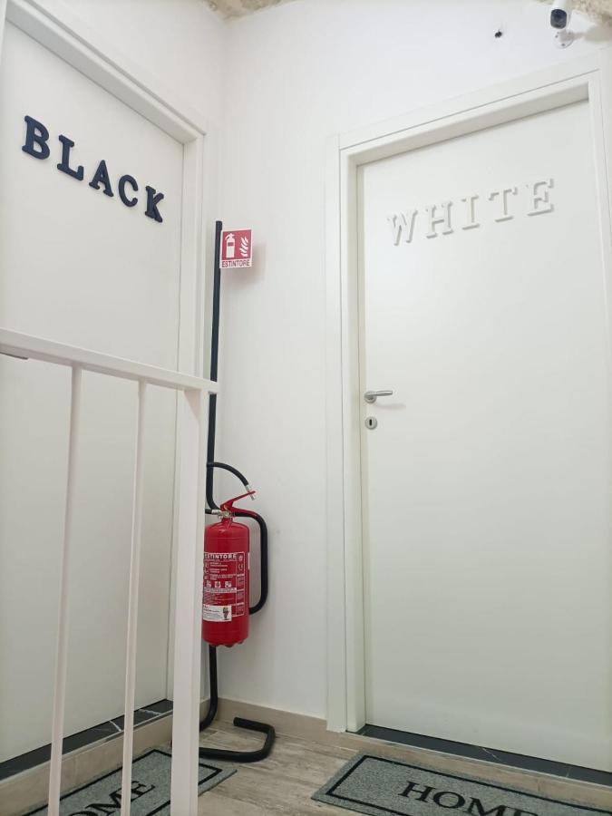 Newhouse Rooms Black & White Modugno Eksteriør bilde