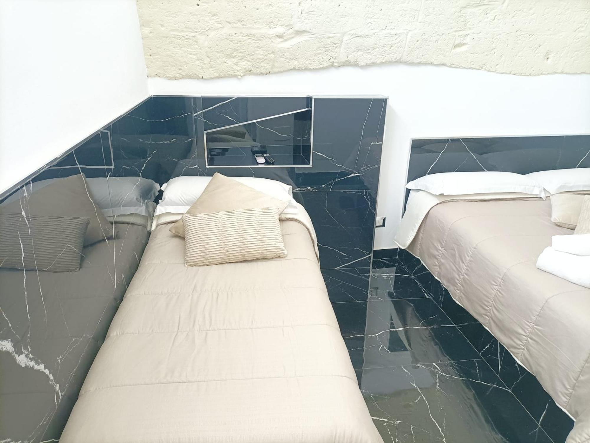 Newhouse Rooms Black & White Modugno Eksteriør bilde